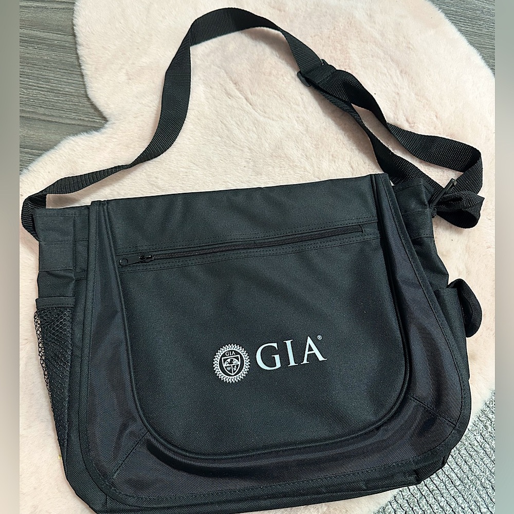 GIA Crossbody Backpack Large
Capacity